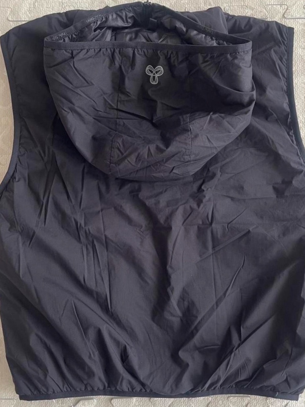 Aritzia TNA The Pillow Puff Puffer Vest in Black - Picture 4 of 8